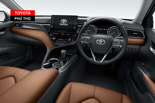 Toyota Camry 2023 có nội thất hiện đại, tiện nghi