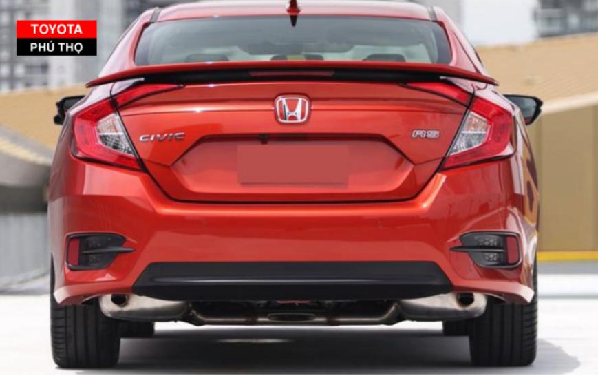 Dòng xe Honda Civic sở hữu đèn hậu có thiết kế dạng ôm lấy phần đuôi