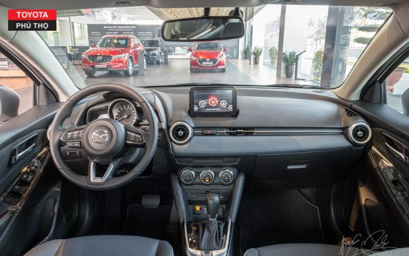 Đánh giá, hình ảnh nội thất Mazda 2 2023: khoang lái, tiện nghi