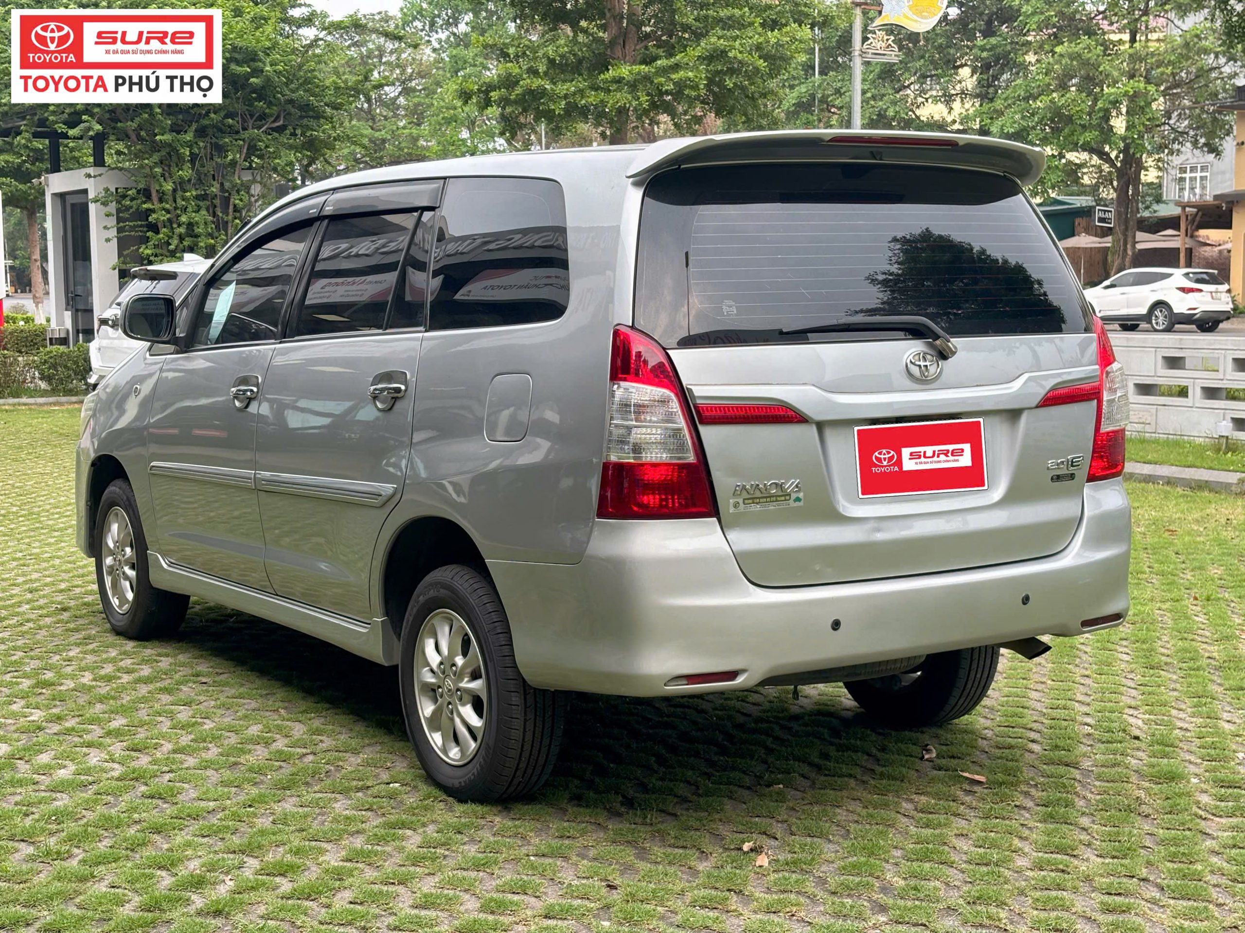 TOYOTA INNOVA 2.0E - 2014