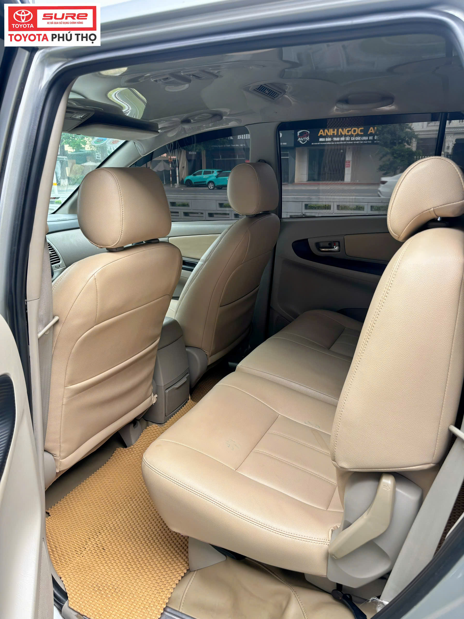 TOYOTA INNOVA 2.0E - 2014