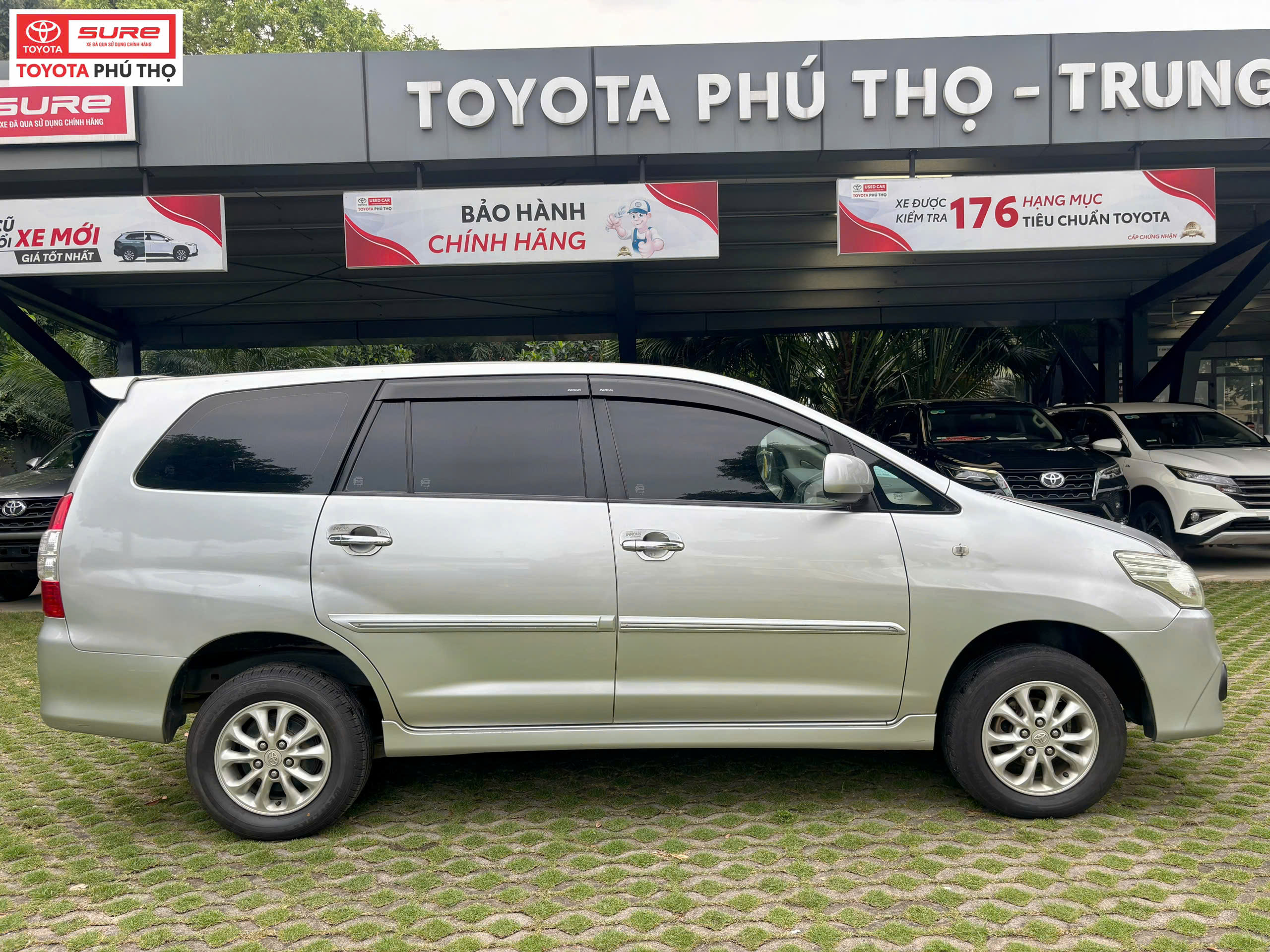 TOYOTA INNOVA 2.0E - 2014