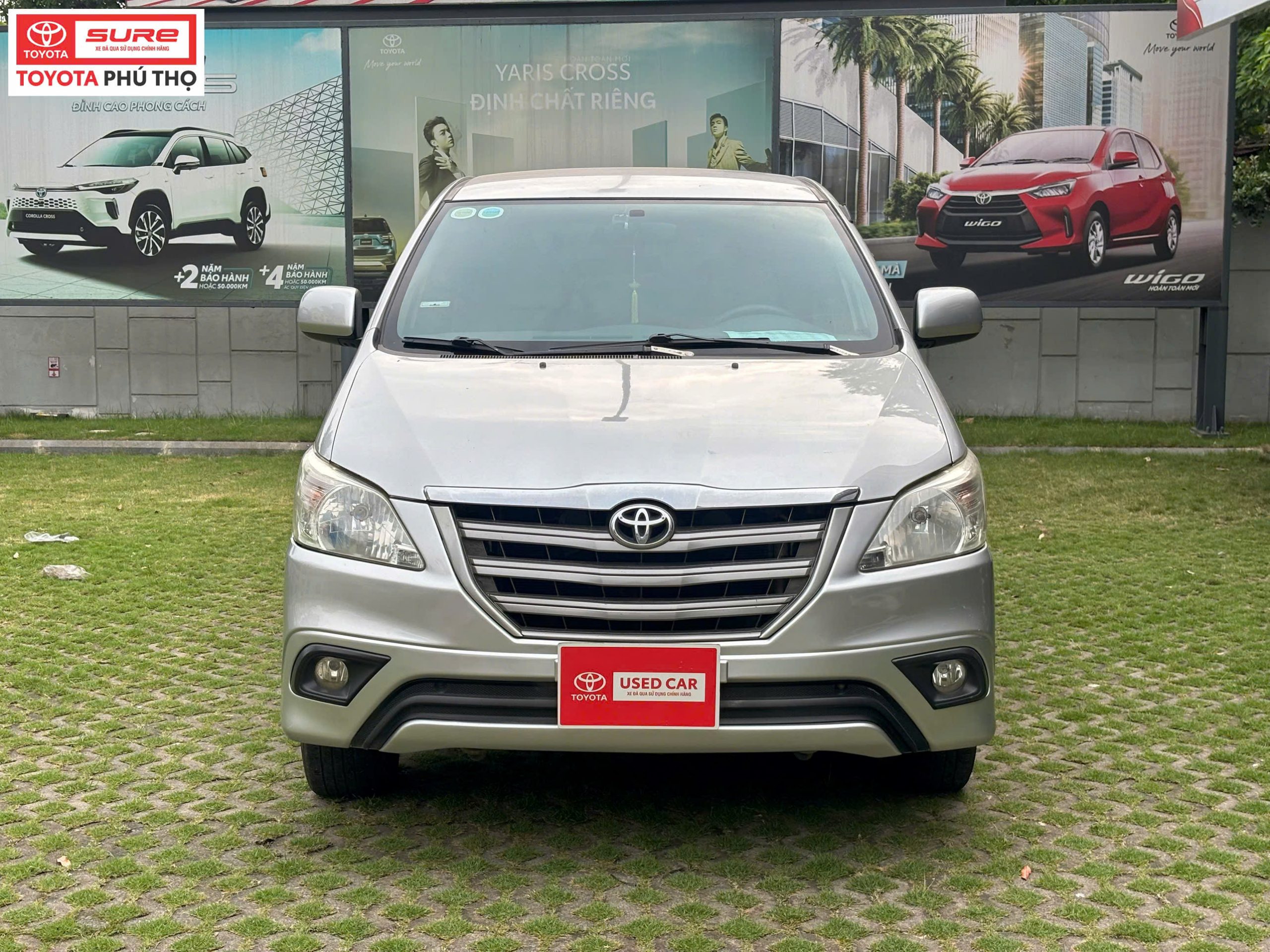 TOYOTA INNOVA 2.0E - 2014