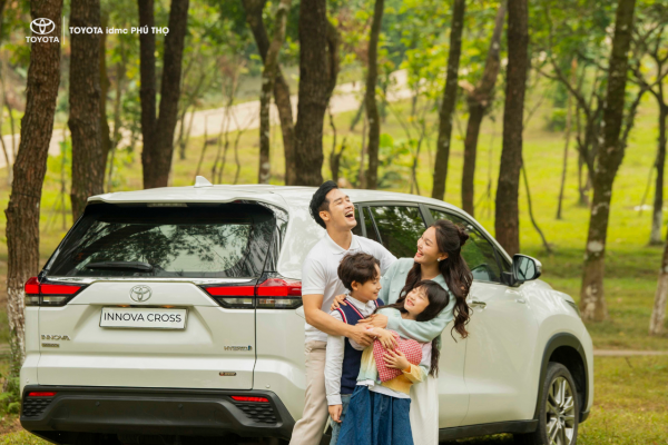 Toyota Innova Cross - mau xe 7 cho cho gia dinh hien dai dang tin cay.