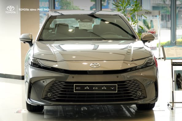 Toyota Phu Tho - dia chi trai nghiem mau xe sedan cho doanh nhan thanh dat 2025.