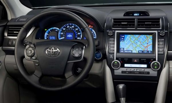 Giao diện Apple CarPlay trên xe Toyota với các tính năng thông minh giúp kết nối iPhone và ô tô.