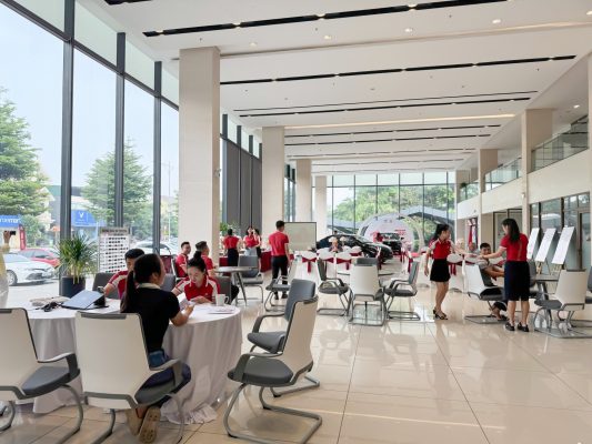 Toàn cảnh không khí sôi động của sự kiện lái thử xe Toyota Phú Thọ ngày 26/07.