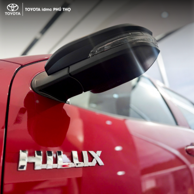 Xe-ban-tai-Toyota-Hilux-Phu-Tho-chinh-phuc-dia-hinh-doi-nui-manh-me.