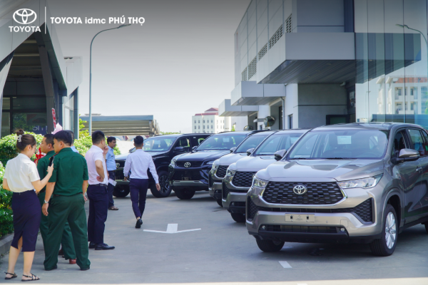Toyota Fortuner cho doanh nghiệp tại Phú Thọ vận hành mạnh mẽ trên mọi địa hình.