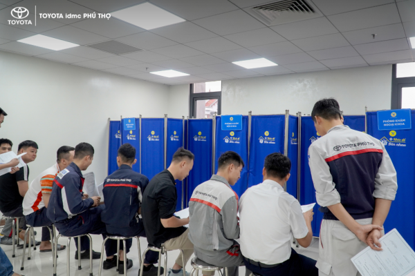 Cán bộ nhân viên tham gia khám sức khỏe định kỳ tại Toyota Phú Thọ năm 2025