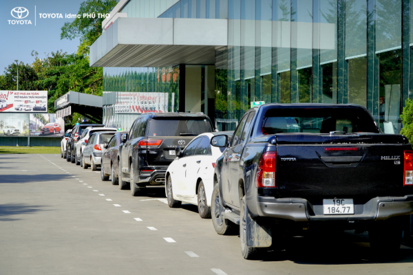 Trải nghiệm tại Toyota Phú Thọ trong ngày nắng vàng