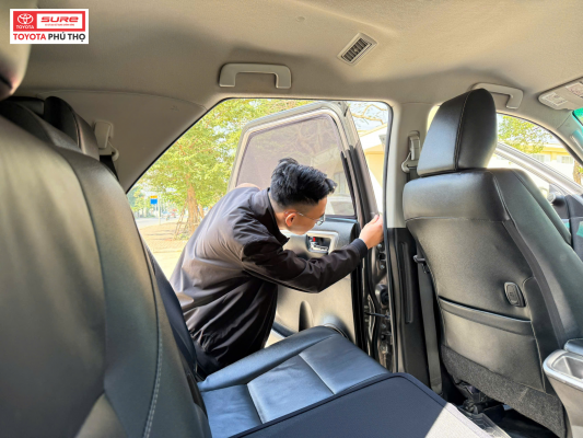 toyota sure phu tho den tan noi & dinh gia mien phi xem xe tai nha