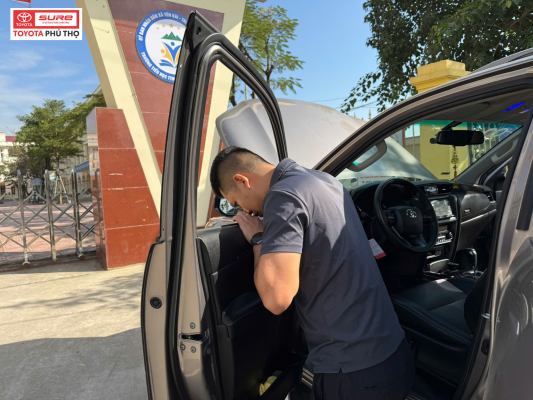 toyota sure phu tho den tan noi & dinh gia mien phi xem xe tai nha
