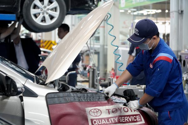 Xưởng dịch vụ Toyota Phú Thọ tấp nập xe vào ra