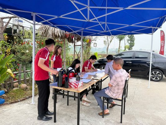 📢 Sửa chữa lưu động Toyota Phú Thọ tại Cẩm Khê – Chăm sóc xế yêu ngay tại địa phương 2 Khách hàng tham gia sự kiện sửa chữa lưu động Toyota Phú Thọ
