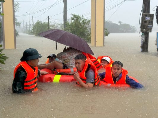 ❤️ TOYOTA PHÚ THỌ HƯỚNG VỀ ĐẮK LẮK – SAN SẺ YÊU THƯƠNG CÙNG ĐỒNG BÀO 4 CBNV Toyota Phú Thọ hướng về Đắk Lắk ủng hộ đồng bào vùng lũ