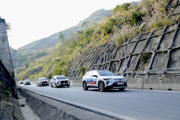 Vạn dặm Tây Bắc tháng 2/2026 – Hành trình Caravan Toyota chinh phục đèo cao Tây Bắc 5 Toyota Veloz Cross vận hành trên cung đường Tây Bắc tháng 2/2026