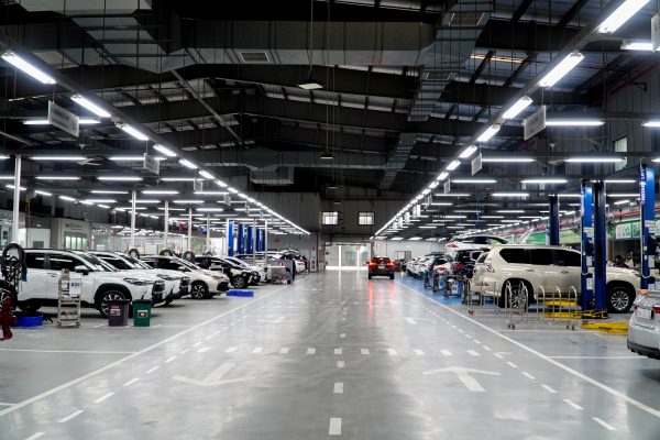 Dung dịch vệ sinh kim phun Toyota giúp động cơ vận hành mượt mà, tiết kiệm nhiên liệu 2 sử dụng dung dịch vệ sinh kim phun Toyota tại đại lý chính hãng