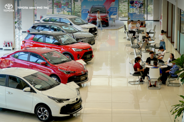 Toyota Phú Thọ nhộn nhịp đầu tuần: Showroom và xưởng dịch vụ hoạt động hết công suất 1 Toyota Phú Thọ nhộn nhịp đầu tuần với showroom bán xe và xưởng dịch vụ hoạt động hết công suất tại Việt Trì