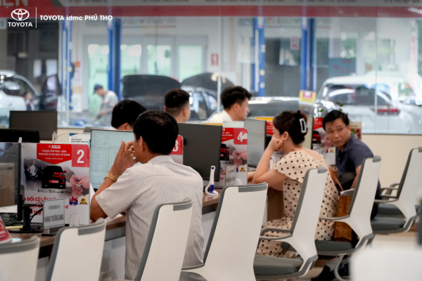 Toyota Phú Thọ nhộn nhịp đầu tuần: Showroom và xưởng dịch vụ hoạt động hết công suất 6 9 - Toyota Phú Thọ