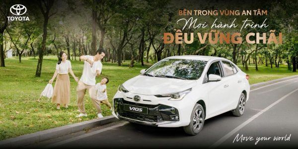 TOYOTA VIOS – "VÙNG AN TÂM" CHO MỌI HÀNH TRÌNH CỦA GIA ĐÌNH 1 Toyota Vios màu trắng đỗ tại showroom Toyota Phú Thọ với thiết kế hiện đại, không gian rộng rãi và công nghệ an toàn tiên tiến.