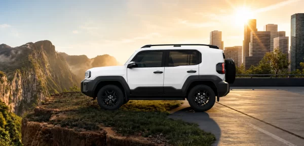 Toyota Land Cruiser FJ 2026 1 Toyota Land Cruiser FJ 2026 màu cát tại Toyota Phú Thọ