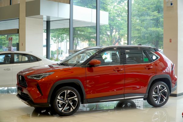 Yaris Cross Hybrid tiết kiệm nhiên liệu thế nào khi đi phố? 2 Toyota Yaris Cross Hybrid tại Toyota Phú Thọ